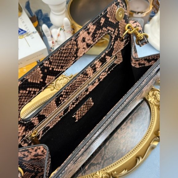 🆕 OROTON 🧿 NWOT Stella Texture Large Clutch, Sand Texture - Picture 10 of 16